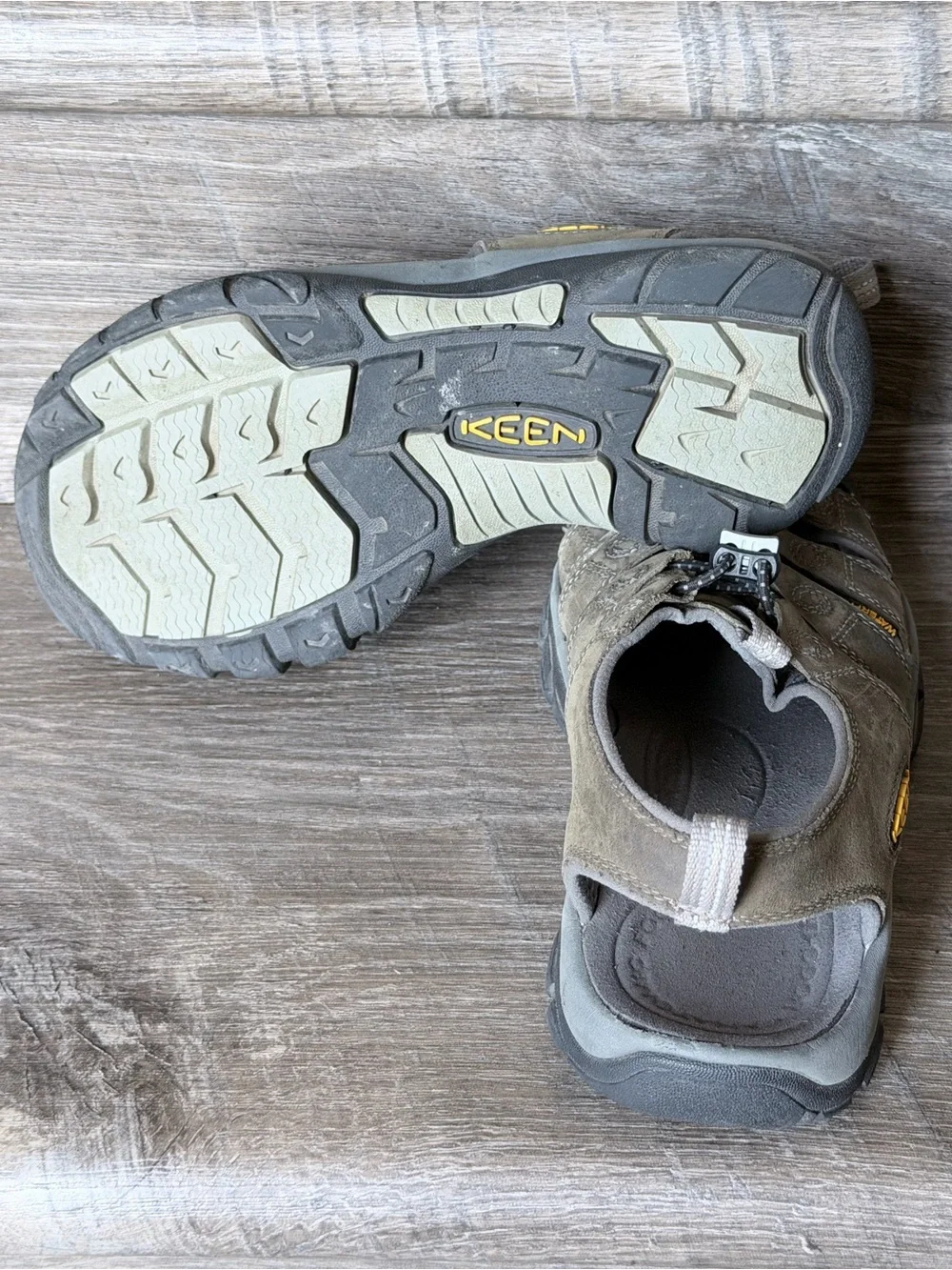 KEEN Newport Men’s 8.5 Waterproof Leather Hiking Sport Sandals